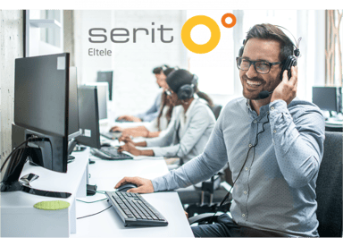 Man at servicedesk with Serit logo