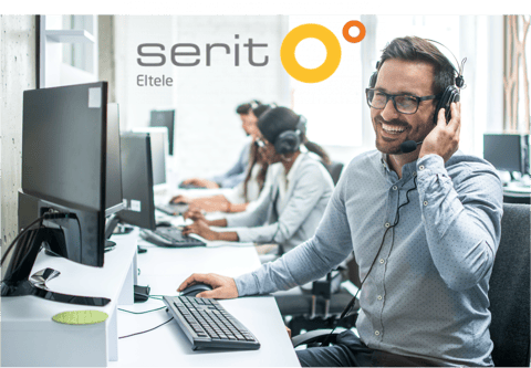 Man at servicedesk with Serit logo